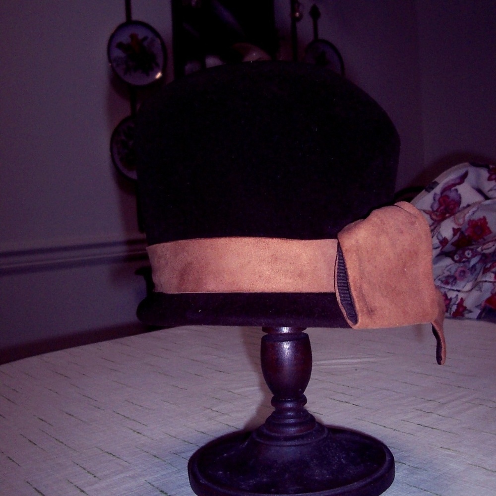 Vintage Forenzi Italian Felt Cloche Hat